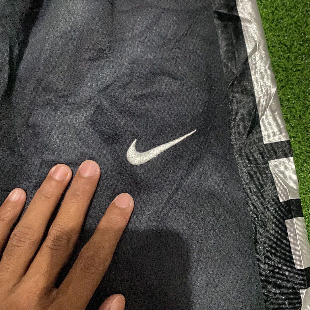 NIKE ELITE SHORT (Category: Shorts) located in Zaragoza. Submitted by kurlarances (Listing ID 1461658195, Image 3). Description: NIKE DRI FIT BLACK ‎ ‎dimes W28-30/L19 LEG 12 ‎condition VERY GOOD ‎color rate 9.9/10 ‎issue NEED WASH.