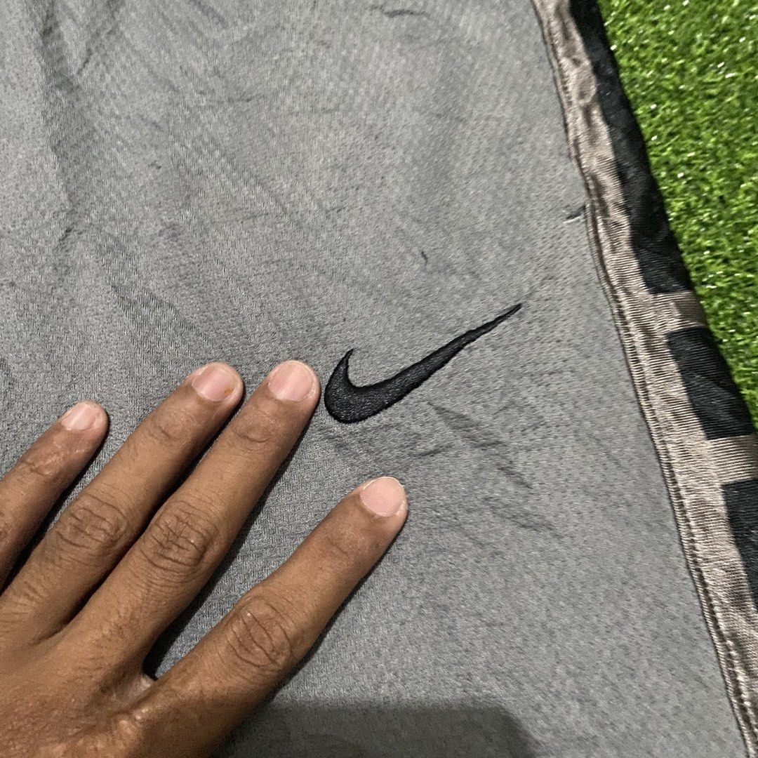 NIKE ELITE SHORT (Category: Shorts) located in Zaragoza. Submitted by kurlarances (Listing ID 1461658427, Image 3). Description: NIKE DRI FIT GRAY ‎ ‎dimes W28-30/L19 LEG 12 ‎condition VERY GOOD ‎color rate 9.9/10 ‎issue NEED WASH ‎.