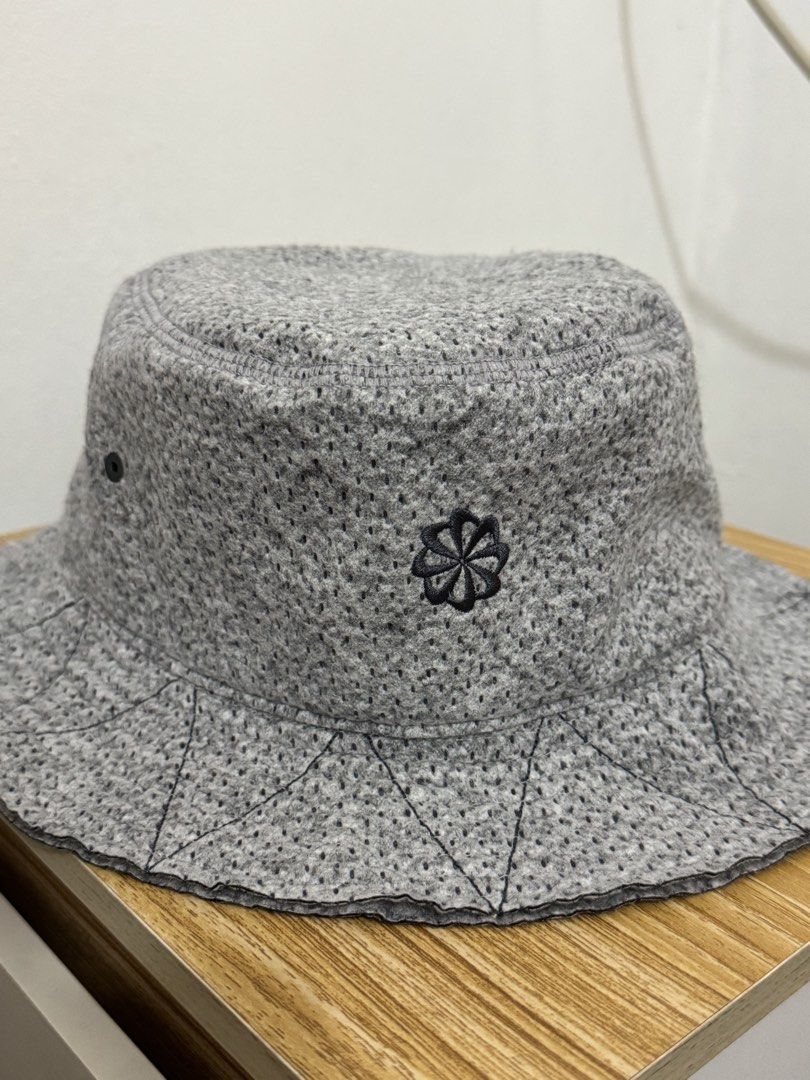 Nike Forward Apex Smoke Bucket Hat (Category: Hats & Beanies) located in Bulacan. Submitted by alshopie (Listing ID 1461625709, Image 2). Description: Grey Nike bucket hat. Textured material with small perforations. Features the Nike logo on one side..