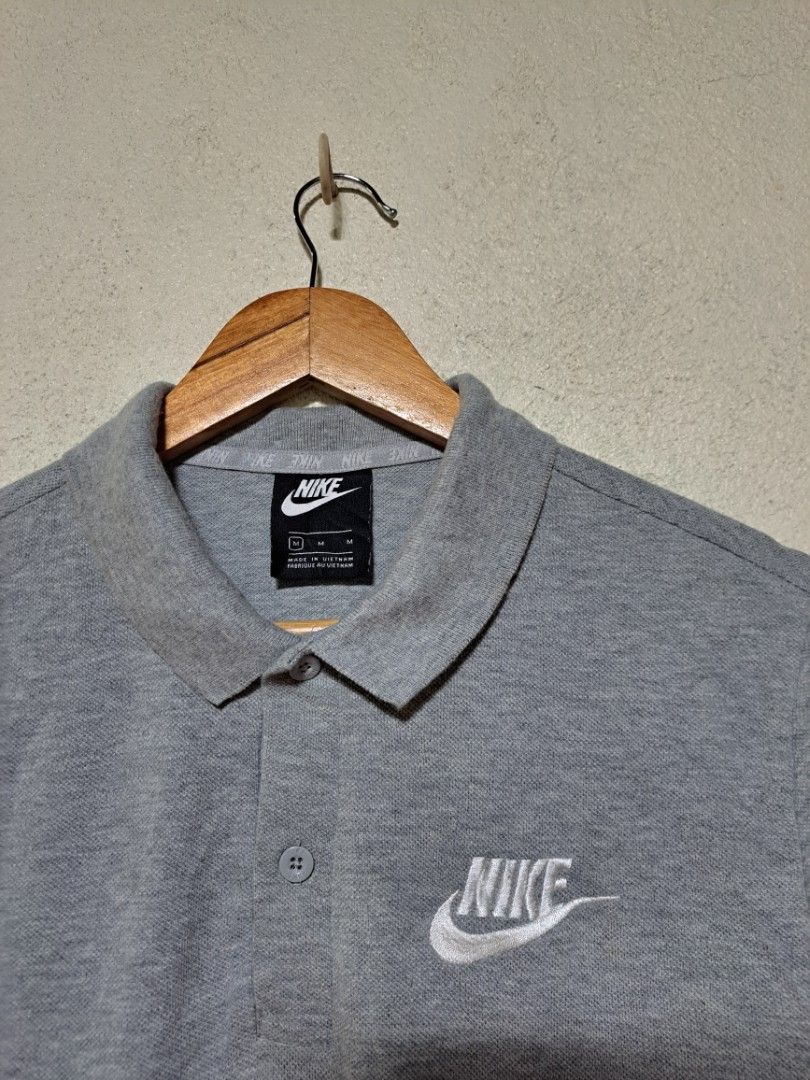 Nike Gray Poloshirt (Category: Tshirts & Polo Shirts ) located in Dumaguete. Submitted by jayarbajad49160 (Listing ID 1461569707, Image 2). Description: Nike Gray Poloshirt Authentic/Original - 600 add sf As new Condition Color rate:9.8/10 No issue Size Medium Width:19 Length:28 Loc dumaguete city visayas.