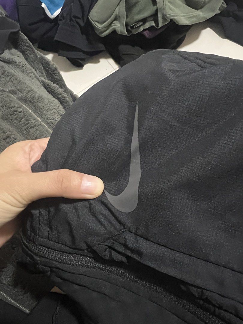 Nike hoddie (Category: Hoodies) located in Lapu Lapu. Submitted by chelon.865 (Listing ID 1461770358, Image 3). Description: .