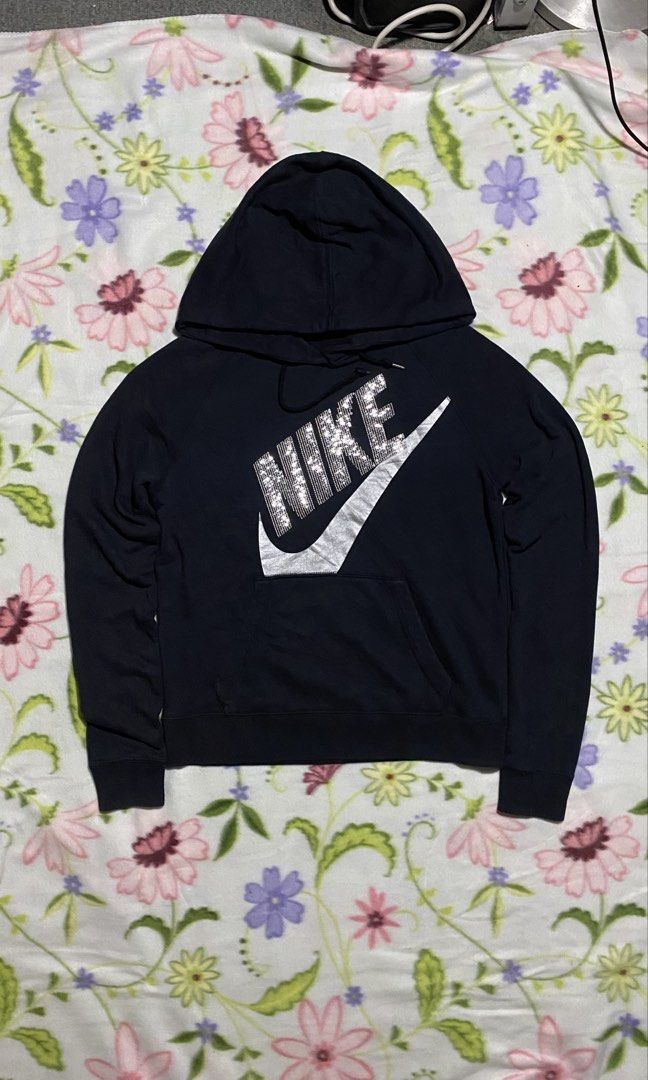 Nike Hoodie Sequins Logo Size M (Category: Coats, Jackets and Outerwear) located in Manila. Submitted by saintino0222 (Listing ID 1460887625, Image 1). Description: - Black Nike hoodie - Size: Medium (M) - Eye-catching sequined Nike logo and swoosh - Convenient front pocket - Adjustable drawstring hood - Made in China - Ideal for casual wear.
