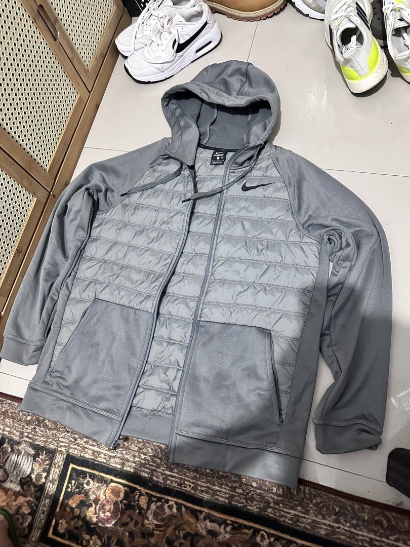 Nike Jacket (Category: Coats, Jackets and Outerwear) located in Manila. Submitted by nilodanzcuadra (Listing ID 1461605287, Image 1). Description: Size large, used 2x only Loc: north caloocan.