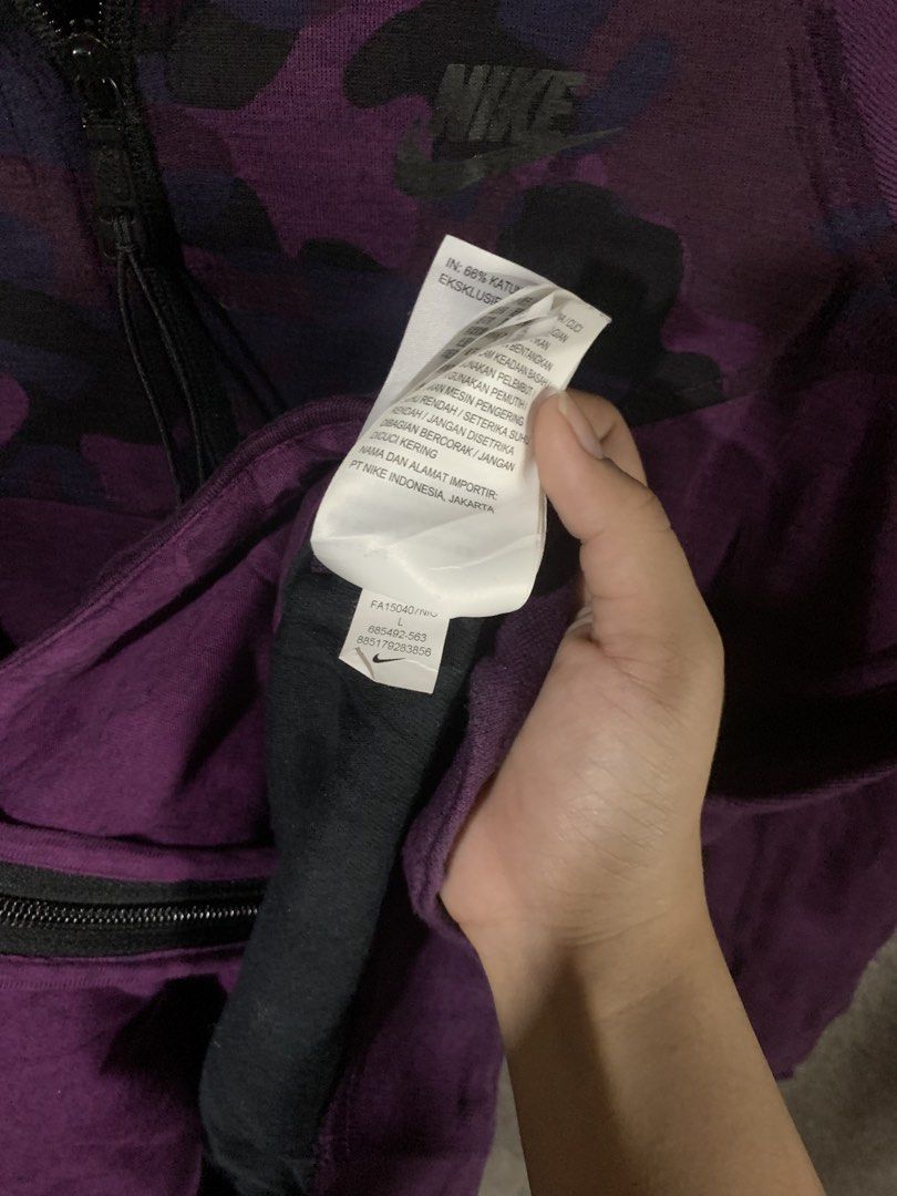 Nike Jacket (Category: Coats, Jackets and Outerwear) located in Paranaque City. Submitted by thrift_in_the_hoods (Listing ID 1461780254, Image 3). Description: Dimes: 19.x25 Size: Large Issue: None .