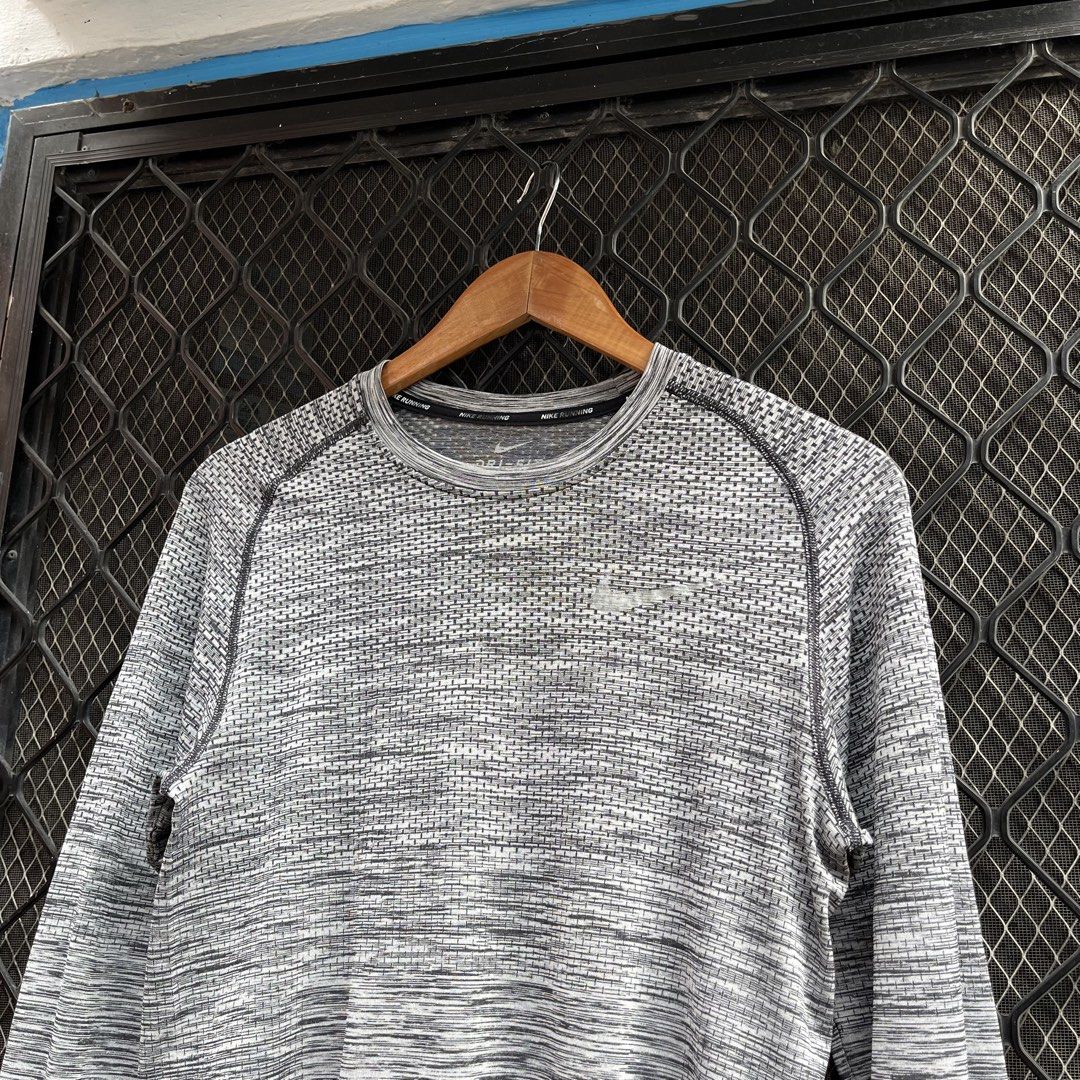 Nike miler running longsleeve (Category: Activewear) located in Taguig. Submitted by scoutandloots (Listing ID 1461712949, Image 2). Description: Nike miler running longsleeve • Size: S • 17x26.5.