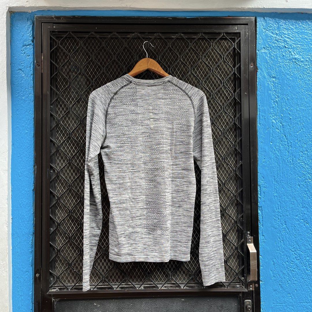 Nike miler running longsleeve (Category: Activewear) located in Taguig. Submitted by scoutandloots (Listing ID 1461712949, Image 3). Description: Nike miler running longsleeve • Size: S • 17x26.5.