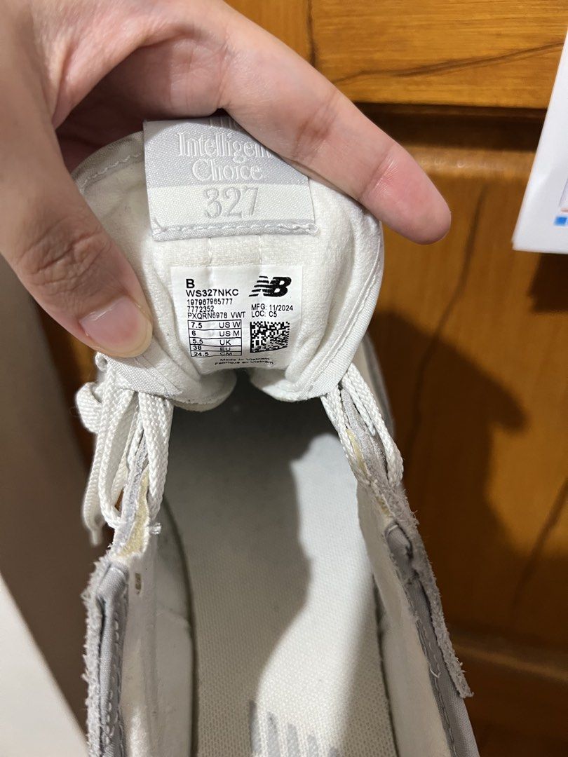 Nike New balance (Category: Sneakers) located in Quezon City. Submitted by fast_yannny (Listing ID 1461577854, Image 2). Description: Size 37.5.