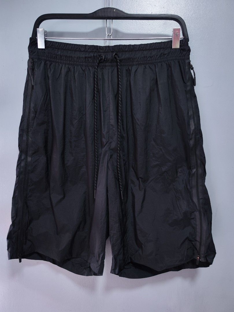 Nike NSW Tech Hypermesh Black Shorts (Category: Shorts) located in Bulacan. Submitted by emilj23 (Listing ID 1461690332, Image 1). Description: Nike NSW Tech Hypermesh Black Shorts Size L on tag L 20.5 W 30-36 Leg Hole 12 Condition 9.5/10 Color rate 9.5/10 No Issue.