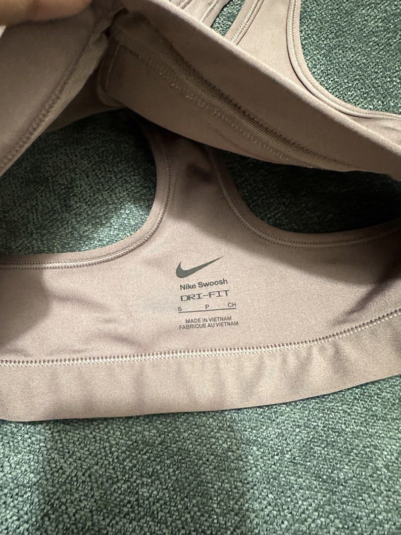 Nike Oldrose Sports Bra (Category: Undergarments & Loungewear) located in Taguig. Submitted by intransitforyou (Listing ID 1461730120, Image 2). Description: Vvv nice in actual S on tag Padded.