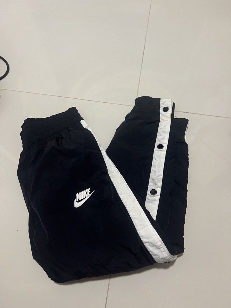 Nike pants (Category: Coats, Jackets and Outerwear) located in Lapu Lapu. Submitted by chelon.865 (Listing ID 1461770061, Image 1). Description: Need wash pero very good condition.