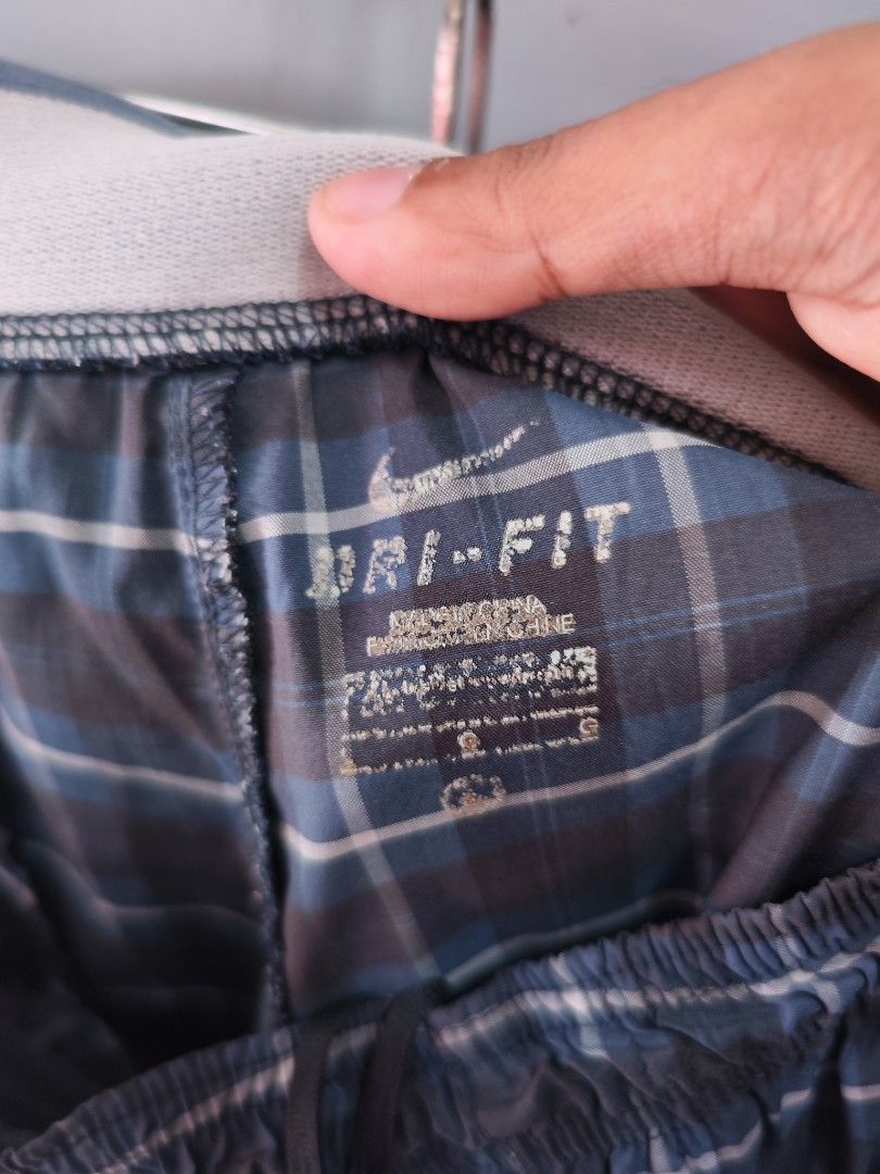 Nike Plaid Drifit Shorts (Category: Shorts) located in Bulacan. Submitted by emilj23 (Listing ID 1461682500, Image 3). Description: Nike Plaid Drifit Shorts Size L on tag L 20 W 36-42 Leg Hole 11.5 Condition 9.5/10 Color rate 9.5/10 No Issue.