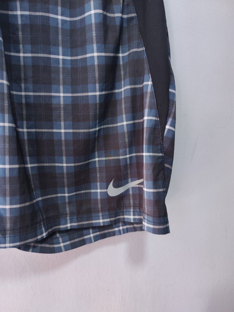Nike Plaid Drifit Shorts (Category: Shorts) located in Bulacan. Submitted by emilj23 (Listing ID 1461682500, Image 2). Description: Nike Plaid Drifit Shorts Size L on tag L 20 W 36-42 Leg Hole 11.5 Condition 9.5/10 Color rate 9.5/10 No Issue.