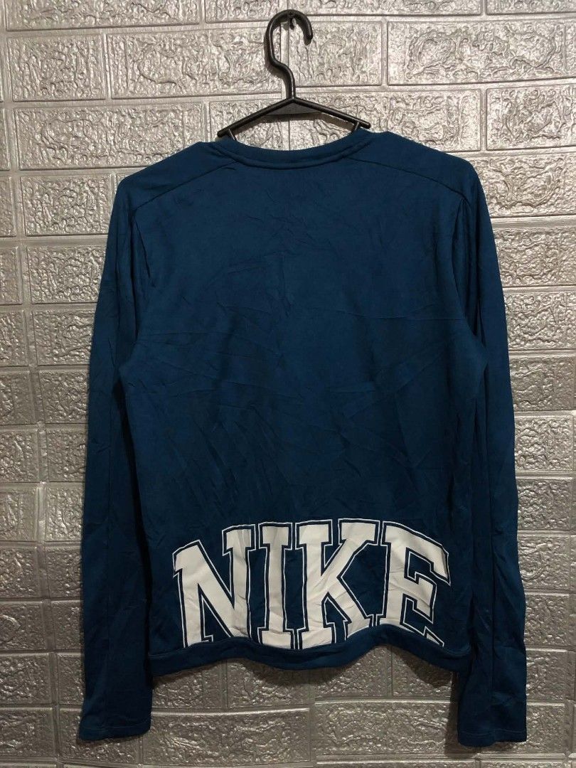 Nike Running Long Sleeves (Category: Activewear) located in Manila. Submitted by wildshark-33d3 (Listing ID 1461778567, Image 3). Description: Authentic Excellent condition Issue 1 minimal scratch hindi yan pinhole hindi tagos.