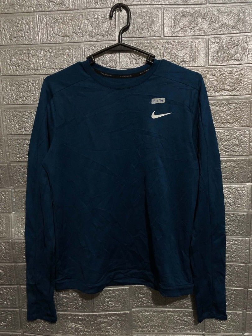 Nike Running Long Sleeves (Category: Activewear) located in Manila. Submitted by wildshark-33d3 (Listing ID 1461778567, Image 1). Description: Authentic Excellent condition Issue 1 minimal scratch hindi yan pinhole hindi tagos.
