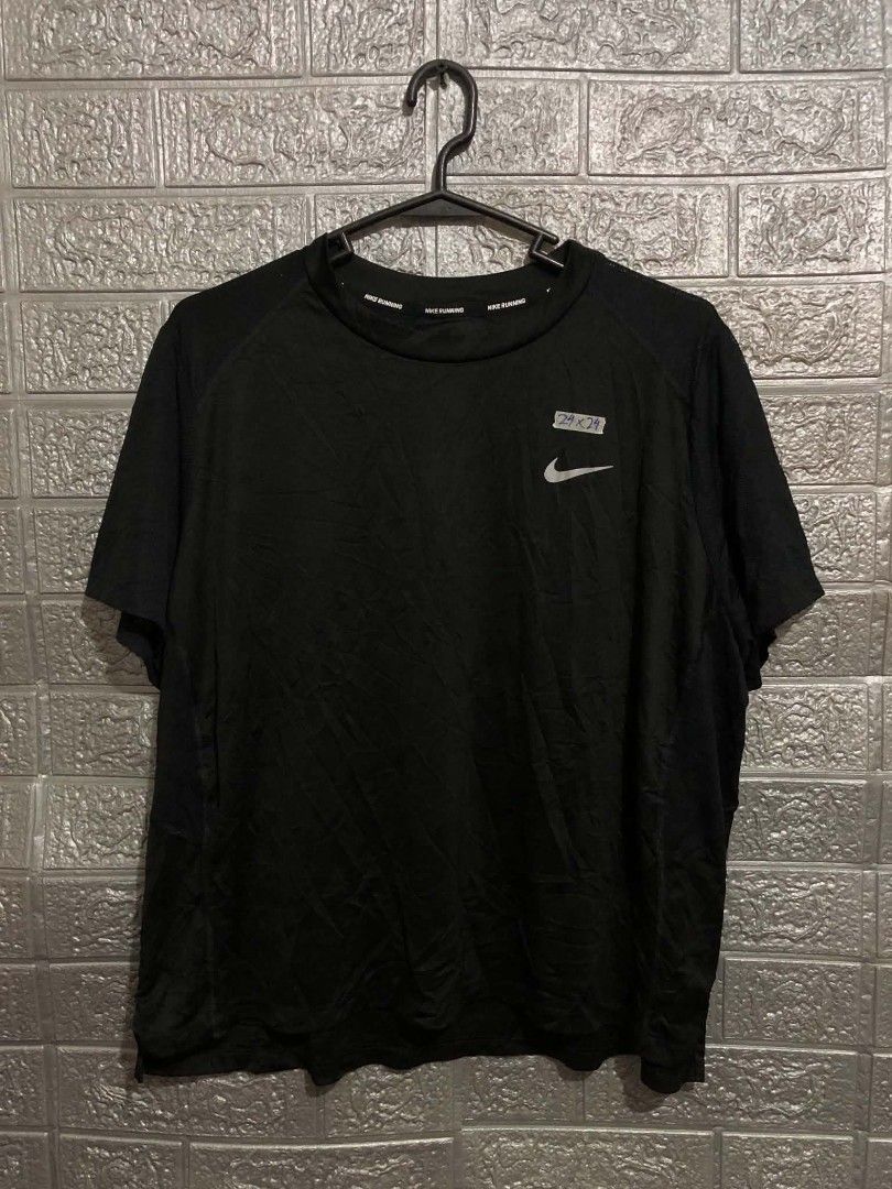 Nike Running Top (Category: Activewear) located in Manila. Submitted by wildshark-33d3 (Listing ID 1461777812, Image 1). Description: Authentic Excellent condition Size 2xl Women No issue.
