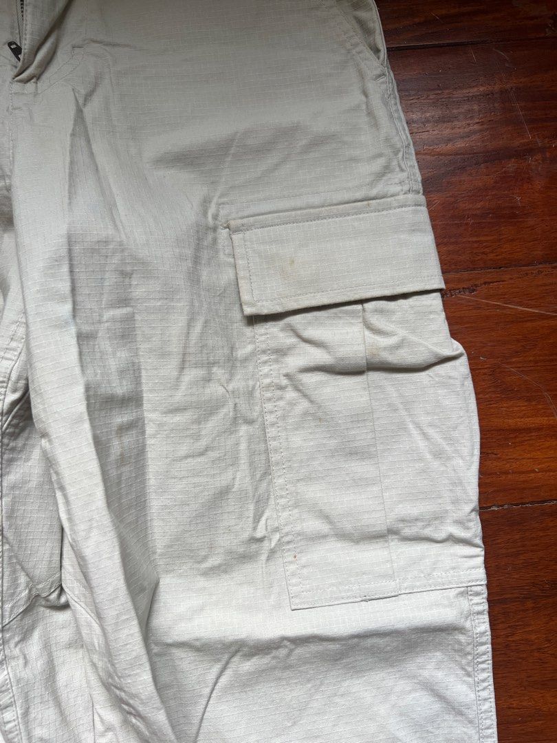 Nike SB Cargo Pants (Category: Joggers) located in Cebu City. Submitted by tita_chatts (Listing ID 1461566861, Image 2). Description: size 30.