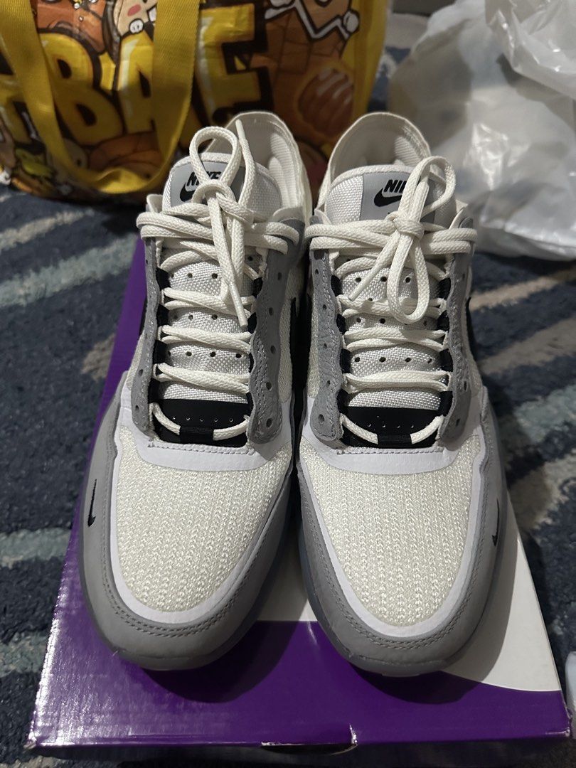 Nike SB Flyknit PS8 Wolf Grey (Category: Sneakers) located in Manila. Submitted by seansab12 (Listing ID 1461783810, Image 2). Description: With Box and Original Receipt Size: US 10.5 Location: Quezon City Condition: Good as new (Only used Thrice) Shipping: Lalamove/Pick Up Meet Up: UP Town Center Diliman Payment: GCash/Cash On Pick Up Feel free to pm po thank you.
