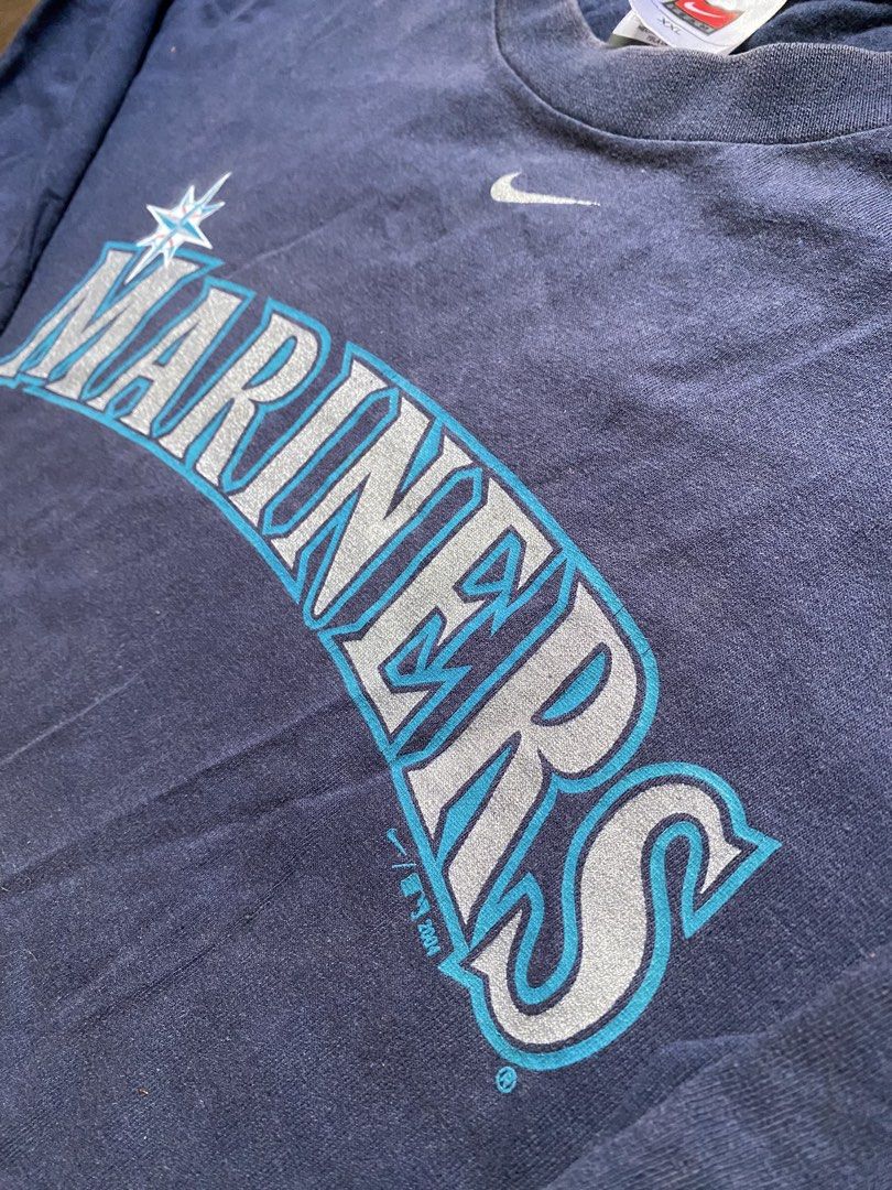 Nike Seattle Mariners MLB Team T-Shirt XXL (Category: Tshirts & Polo Shirts ) located in Zamboanga. Submitted by trippsnthrifts (Listing ID 1461615500, Image 2). Description: - Navy blue Nike t-shirt for the Seattle Mariners - Features team name across the chest - Mariners 'S' logo on the sleeve - Size: Tagged XXL - Origin: Made in Mexico with U.S.A. fabric - Ideal for any baseball fan.
