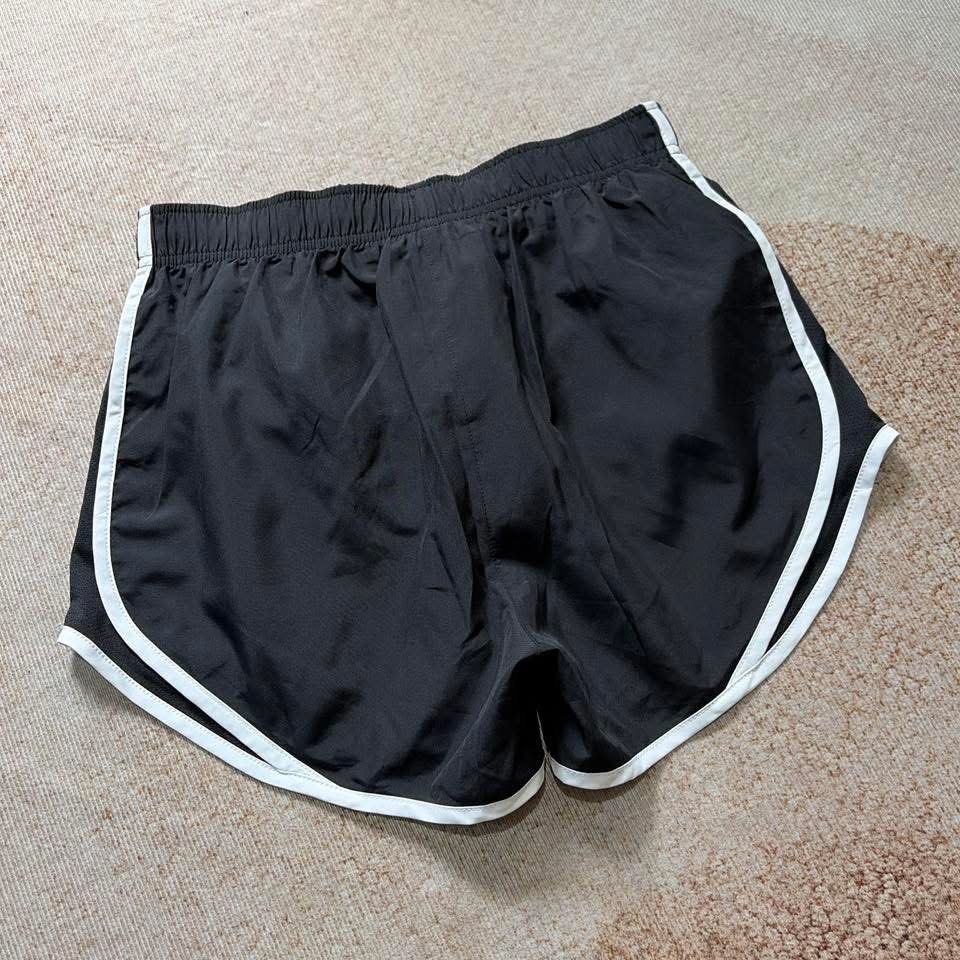 Nike shorts (Category: Activewear) located in Manila. Submitted by justin.jeyeneyshop (Listing ID 1461730890, Image 2). Description: W27-32 L14 With inner, pocket.