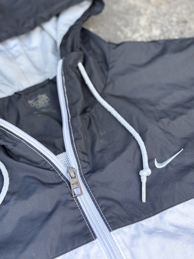 Nike Sideswoosh 2 tone Windbreaker (Category: Coats, Jackets and Outerwear) located in Manila. Submitted by luxstreetwearzcasual (Listing ID 1461562757, Image 2). Description: In good condition Size XXL XL-XXL can fit.