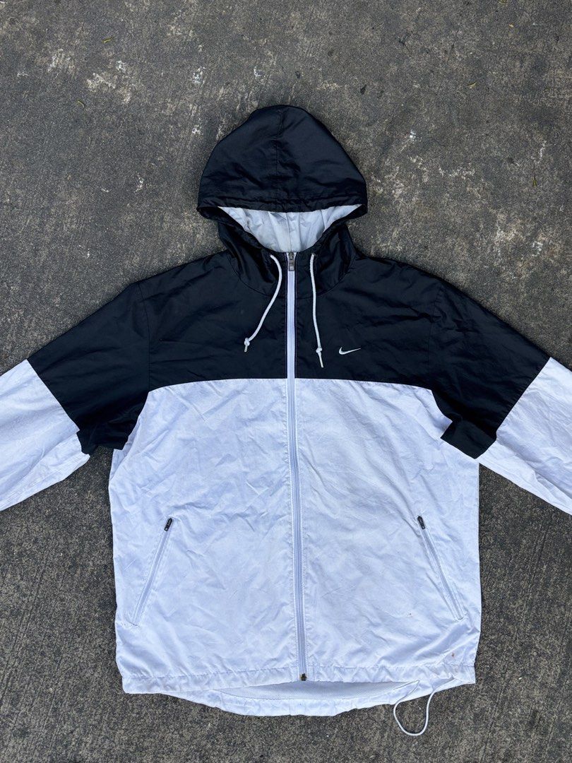Nike Sideswoosh 2 tone Windbreaker (Category: Coats, Jackets and Outerwear) located in Manila. Submitted by luxstreetwearzcasual (Listing ID 1461562757, Image 1). Description: In good condition Size XXL XL-XXL can fit.