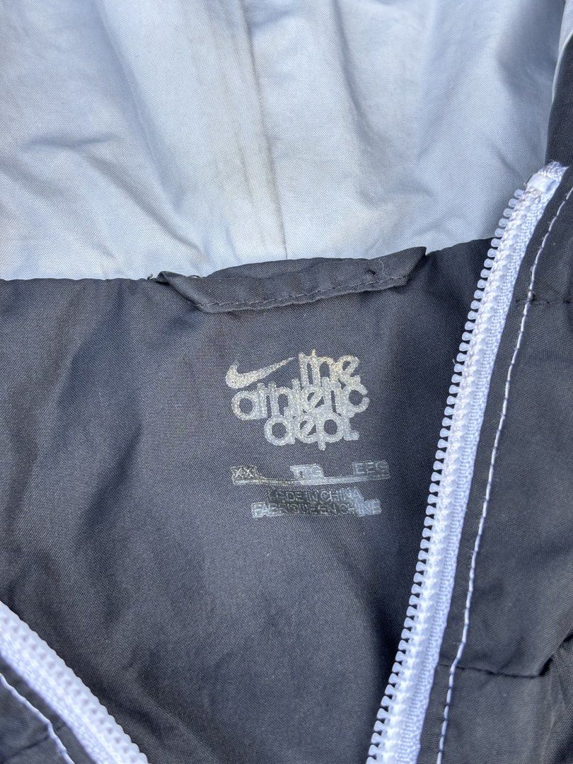 Nike Sideswoosh 2 tone Windbreaker (Category: Coats, Jackets and Outerwear) located in Manila. Submitted by luxstreetwearzcasual (Listing ID 1461562757, Image 3). Description: In good condition Size XXL XL-XXL can fit.
