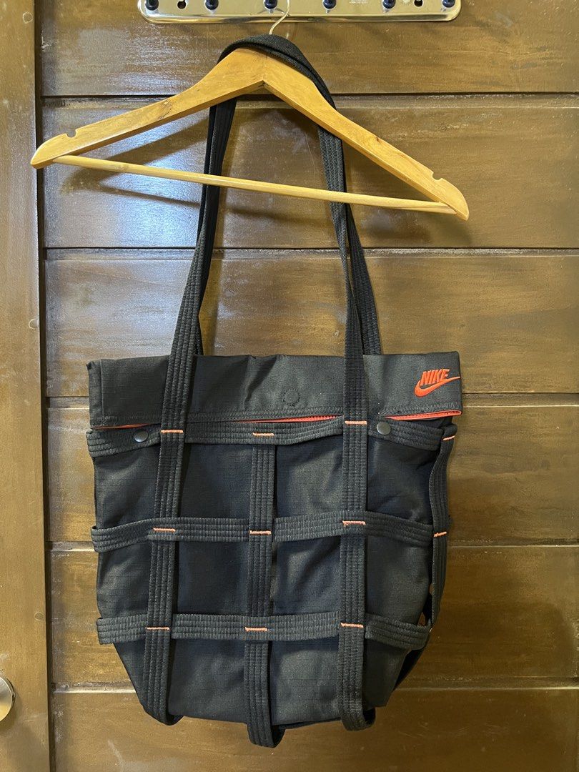 Nike Sportswear Cargo Tote (Category: Tote Bags) located in Tarlac. Submitted by royal.ching (Listing ID 1461668956, Image 2). Description: Nike Sportswear Cargo Tote (12L), featuring a unique 2-in-1 modular design with a detachable, reversible inner shell and an outer cargo mesh netting ** used twice only .