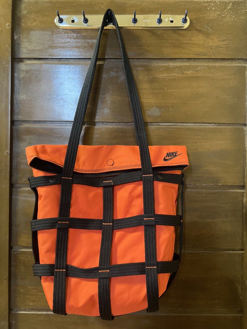 Nike Sportswear Cargo Tote (Category: Tote Bags) located in Tarlac. Submitted by royal.ching (Listing ID 1461668956, Image 3). Description: Nike Sportswear Cargo Tote (12L), featuring a unique 2-in-1 modular design with a detachable, reversible inner shell and an outer cargo mesh netting ** used twice only .