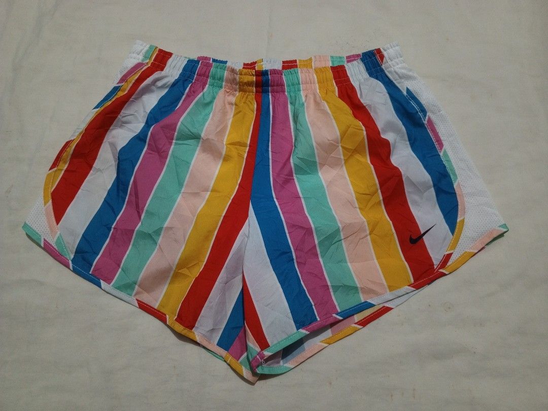 Nike Stripes running shorts (Category: Shorts) located in Santa Maria. Submitted by paulo-garcia21 (Listing ID 1461735364, Image 1). Description: small on tag 25-30 by 10 hem 11 excellent condition no issue.