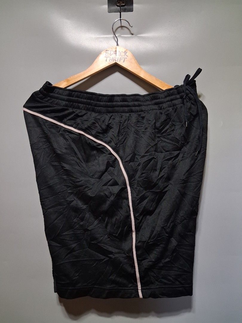 Nike Team Black Athletic Shorts Size L (Category: Shorts) located in Pamplona. Submitted by edrick_thrift (Listing ID 1461614196, Image 3). Description: - Black Nike athletic shorts - Features a drawstring waist - Curved pink stripe detail - Small pink Nike swoosh logo on right leg - Made in Indonesia - Ideal for sports or casual wear.