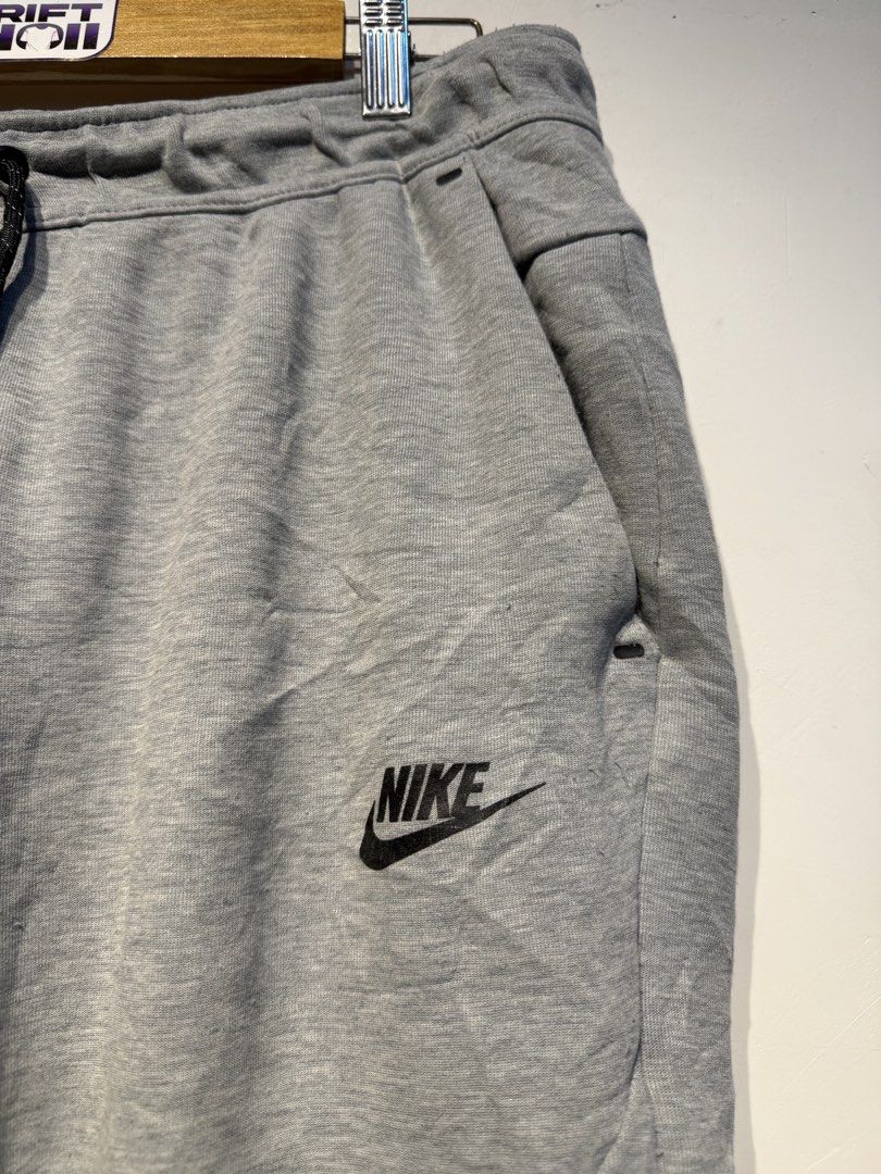 Nike tech fleece (Category: Joggers) located in Carmen. Submitted by thriftnichoii (Listing ID 1461793310, Image 2). Description: 30-36x39.