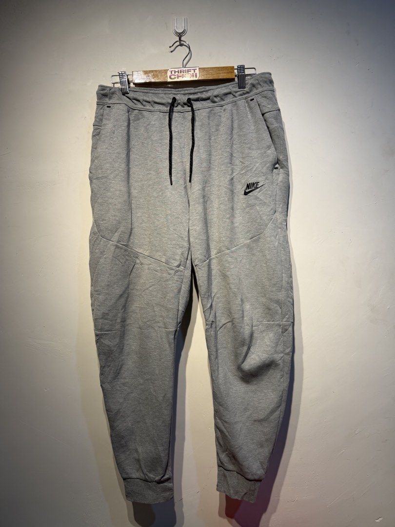 Nike tech fleece (Category: Joggers) located in Carmen. Submitted by thriftnichoii (Listing ID 1461793310, Image 1). Description: 30-36x39.