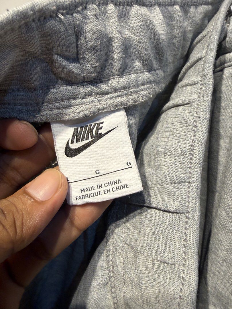 Nike tech fleece (Category: Joggers) located in Carmen. Submitted by thriftnichoii (Listing ID 1461793310, Image 3). Description: 30-36x39.