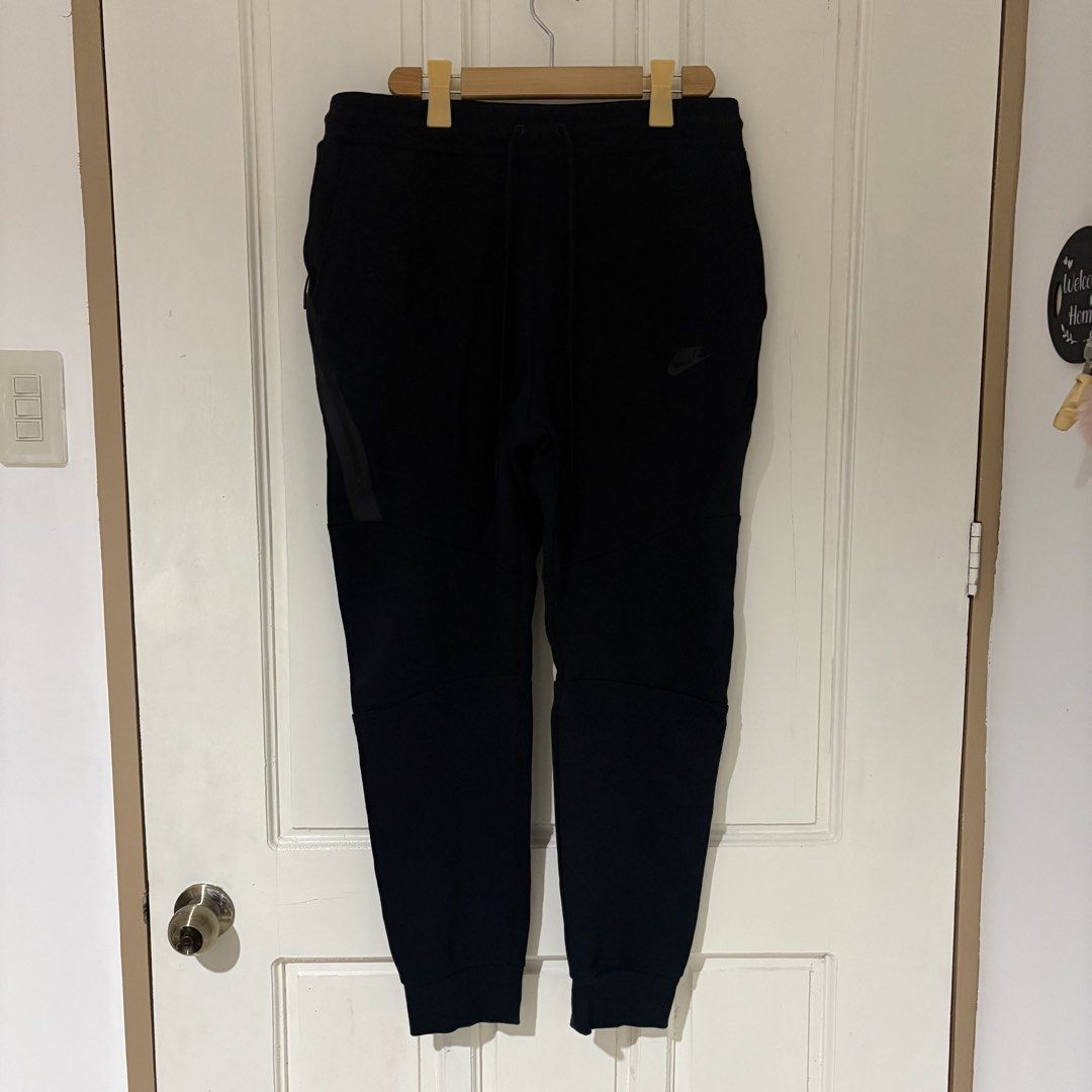 Nike Tech Fleece Joggers Black (Category: Joggers) located in Dapitan. Submitted by payt3es_thrift. (Listing ID 1461739551, Image 1). Description: NI~KE TECH FLEECE BLACK JOGGER PANTS 🖤 Clean and premium-looking Ni-ke joggers — perfect for casual wear, travel, gym, or everyday streetwear. ✅ Size: XL ✅ Color: Black 9.9/10 ✅ Drawstring elastic waistband ✅ Signature side zipper pocket ✅ Tapered jogger fit ✅ Ribbed ankle cuffs ✅ Ni-ke logo on front 