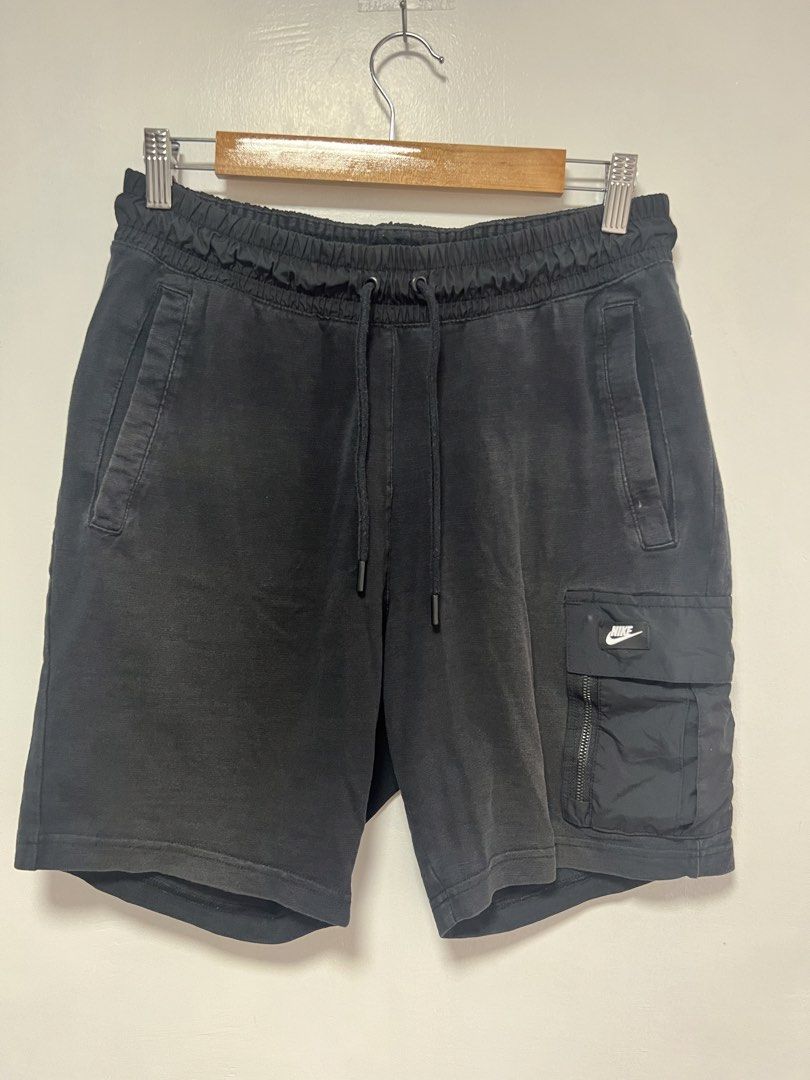 Nike utility cargo shorts (Category: Shorts) located in Muntinlupa City. Submitted by thriftdripbyjm (Listing ID 1461730630, Image 2). Description: Color rate: 9/10 Dimes: 15x18 (L on tag) Hemline: 9 Issue: minimal fading Price: 450+sf.