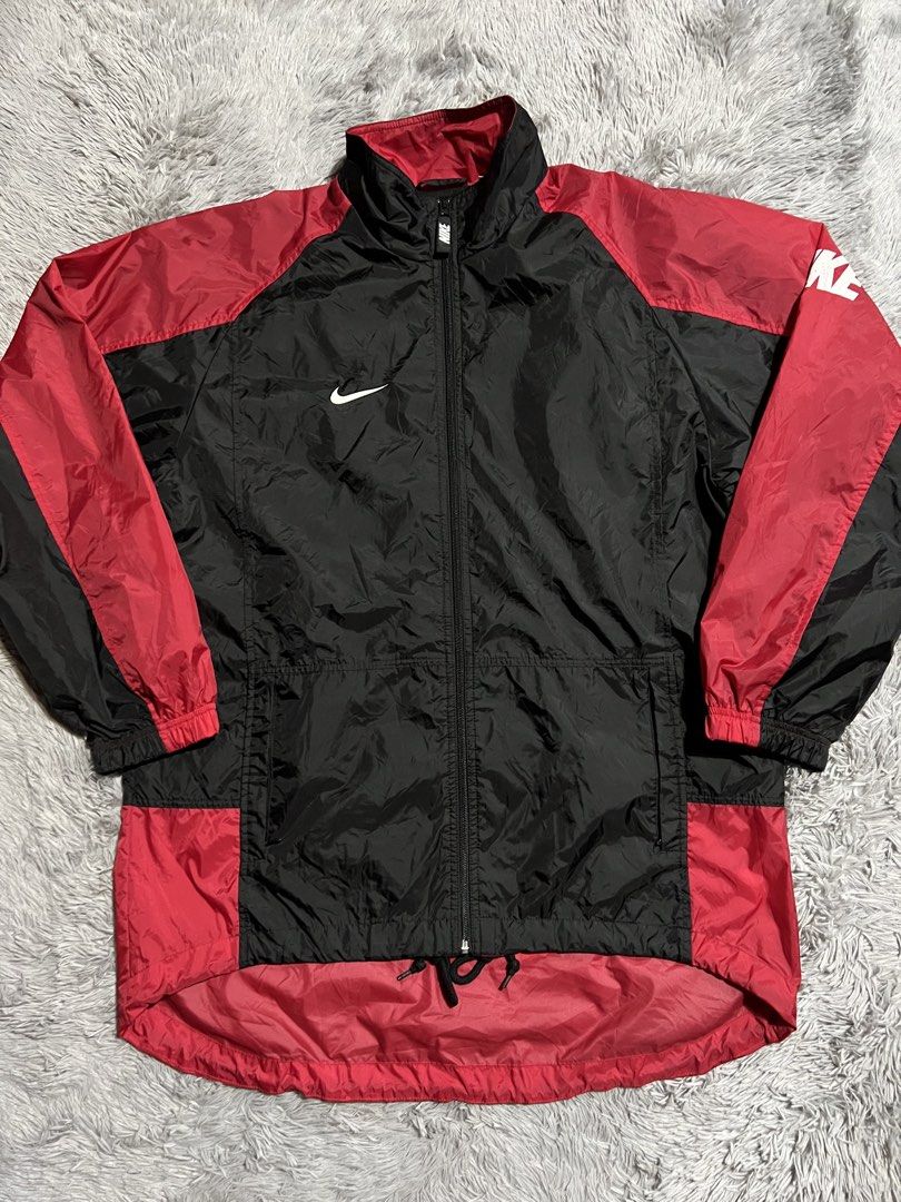 Nike vintage (Category: Coats, Jackets and Outerwear) located in Manila. Submitted by loreenajoc (Listing ID 1461756092, Image 1). Description: Nike vintage Excellent Size 105 XL 25x30x32 Issue: print lang No pinholes.