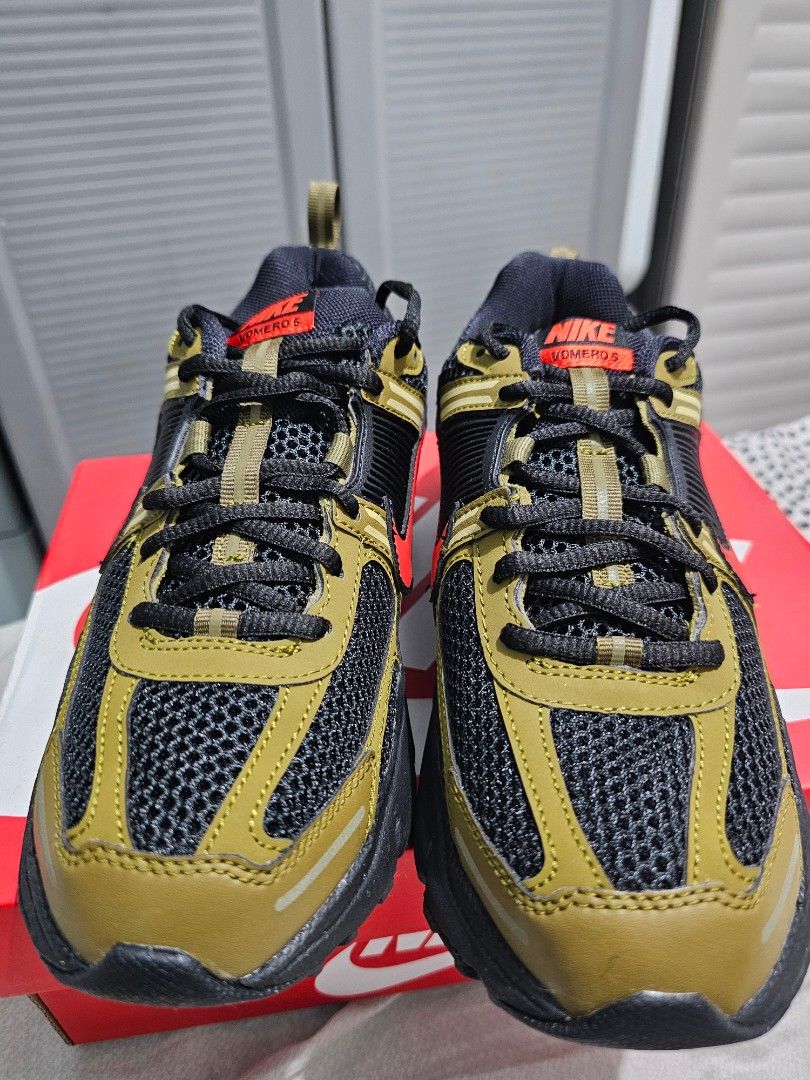 Nike Vomero 5 6Y/7.5W (Category: Sneakers) located in Caloocan City. Submitted by euniceds (Listing ID 1461574584, Image 2). Description: Brand New Original/Legit Below SRP Nike Vomero 5 GS 6Y/7.5W Black/Olive Flak/Red Srp Php5,195.00 Php2,999.00 only Pickup or delivery North Caloocan.