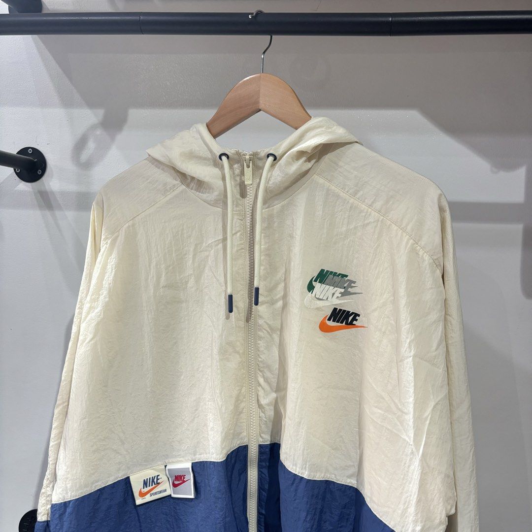Nike White tag windbreaker jacket (Category: Coats, Jackets and Outerwear) located in Bambang. Submitted by heats777 (Listing ID 1461680456, Image 1). Description: Excellent condition No issues Size: XXL.