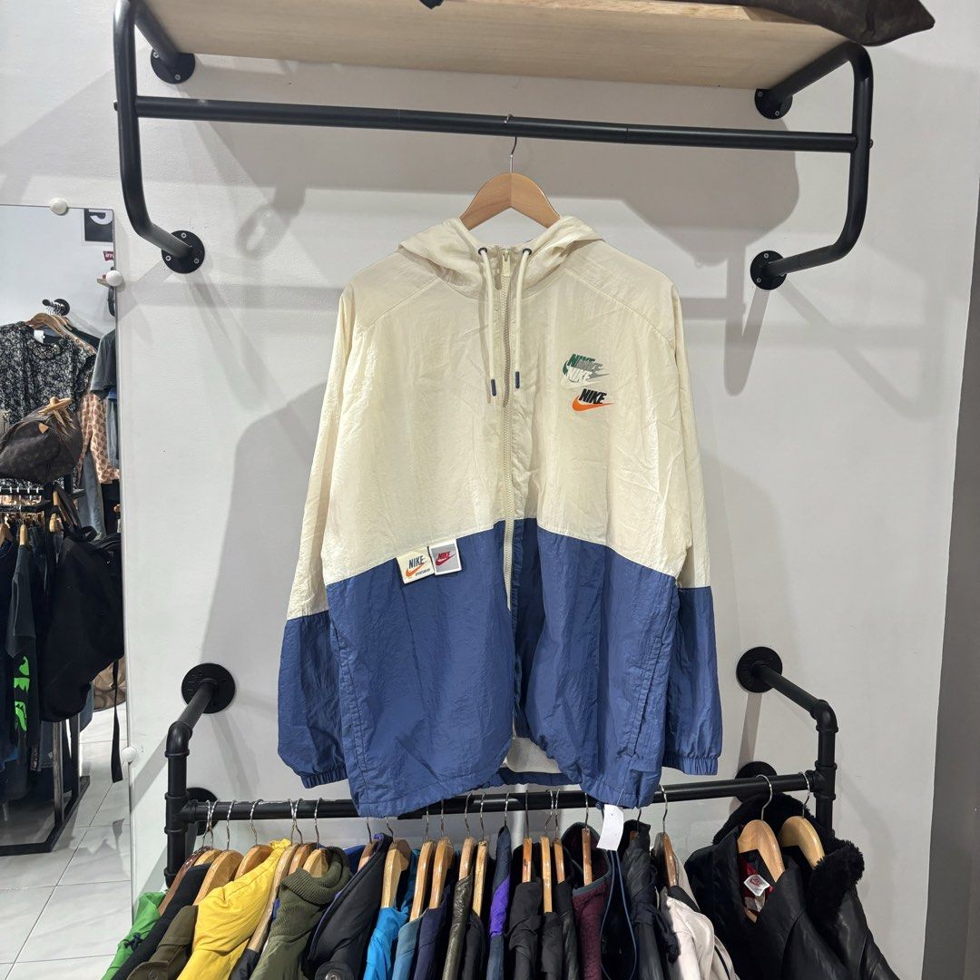 Nike White tag windbreaker jacket (Category: Coats, Jackets and Outerwear) located in Bambang. Submitted by heats777 (Listing ID 1461680456, Image 2). Description: Excellent condition No issues Size: XXL.