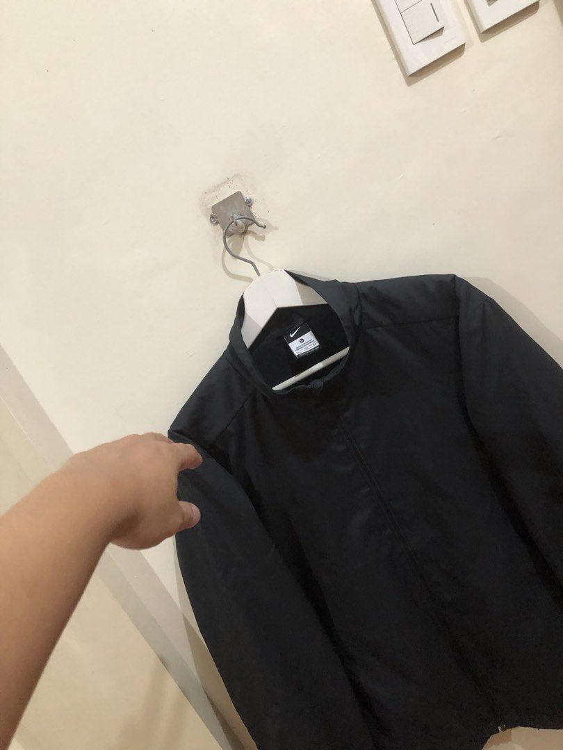 Nike Windbreaker Black Jacket (Category: Coats, Jackets and Outerwear) located in Oas. Submitted by alithrifthunter (Listing ID 1461658412, Image 3). Description: .