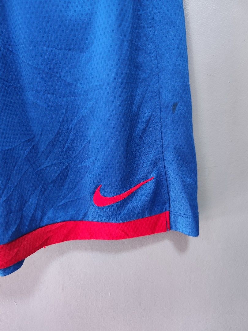 Nike Youth Drifit Shorts (Category: Shorts) located in Bulacan. Submitted by emilj23 (Listing ID 1461680304, Image 2). Description: Nike Youth Drifit Shorts Size XL on tag L 20 W 26-30 Leg Hole 11 Condition 9.5/10 Color rate 9.5/10 Issue Stains,runs.