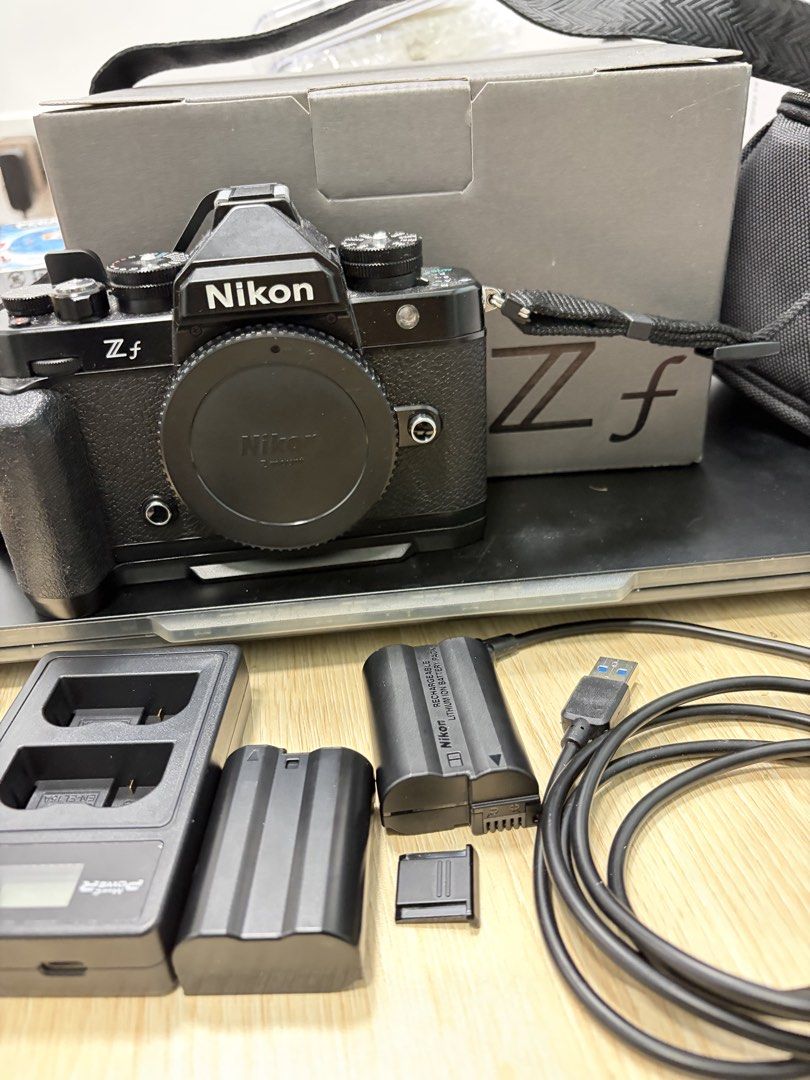 Nikon zf （分類：相機）位於 Hong Kong。 由 gc_parkk 提交（商品編號 1461708806，圖片 1）。簡介： 少用0花 水貨 兩粒電池連grip 。