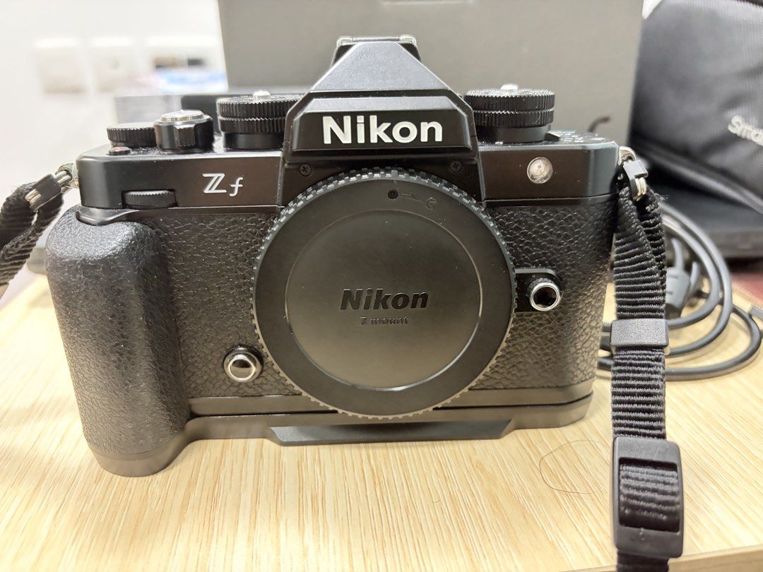 Nikon zf （分類：相機）位於 Hong Kong。 由 gc_parkk 提交（商品編號 1461708806，圖片 2）。簡介： 少用0花 水貨 兩粒電池連grip 。