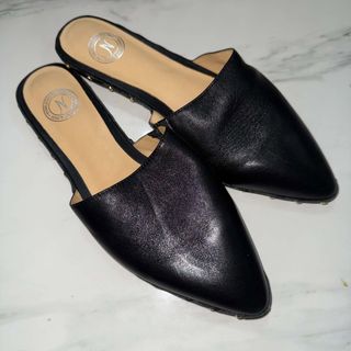 (Category: ) located in . Submitted by vintagefinds.2021 (Listing ID 1461572937, Image 1). Description: .