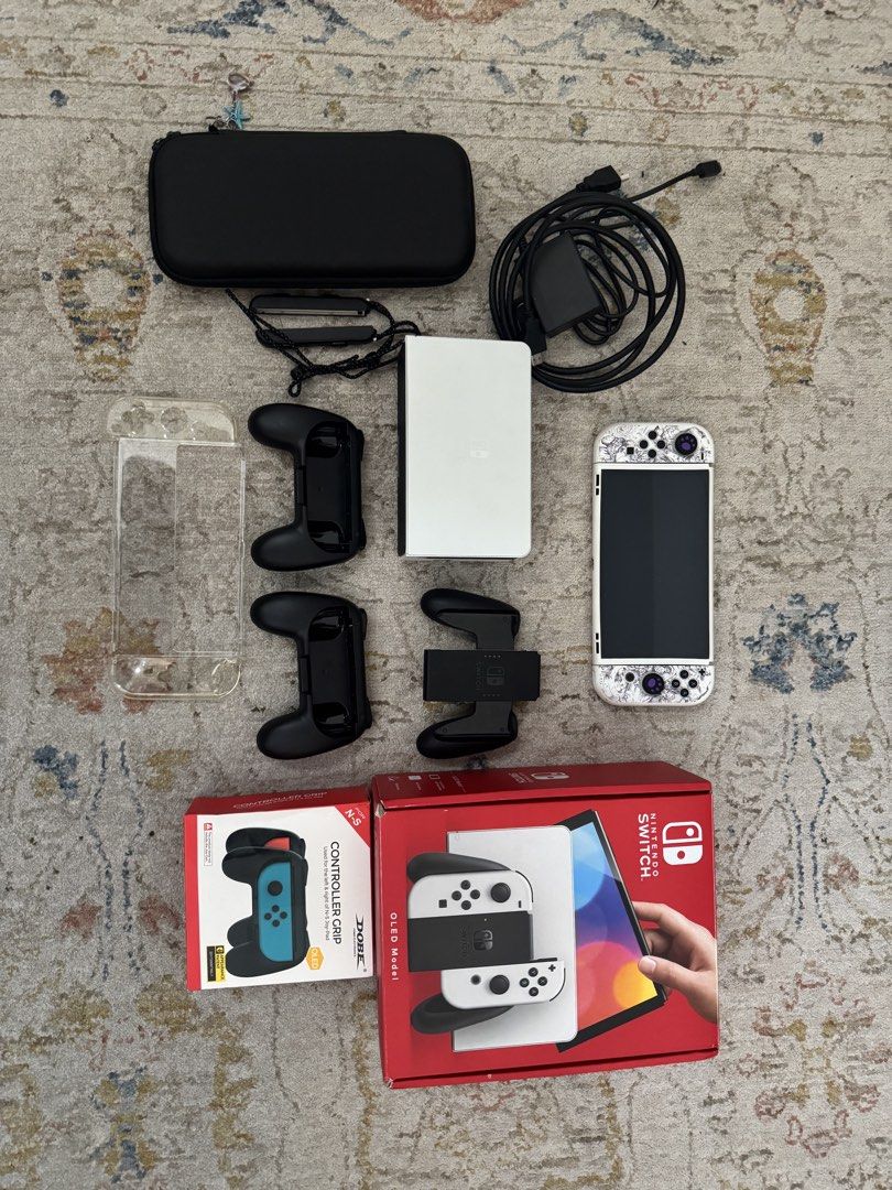 Nintendo Switch Oled (Category: Nintendo) located in Shah Alam. Submitted by ameeruladm (Listing ID 1461663282, Image 1). Description: Nintendo Switch oled White 64GB + 32GB sdcard jual sebab Jarang pakai Harga Fix COD area ShahAlam Apa dapat : -Full set kotak -Original joycon & dock -1 hard case / 1 soft case -Control grip -ada in console game • Mario odyssey •Pokemon Arceus •Zelda BOTW • Nintendo Sport • Tools up •Overcooked 2 • Need for speed 