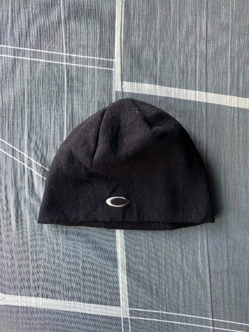 Oakley Black Beanie Hat (Category: Caps & Hats) located in Manila. Submitted by raymondrob54698 (Listing ID 1461598562, Image 1). Description: - Classic black Oakley beanie - Features iconic Oakley logo on the front - Small red tag accent on the side - Ideal for keeping warm and stylish.