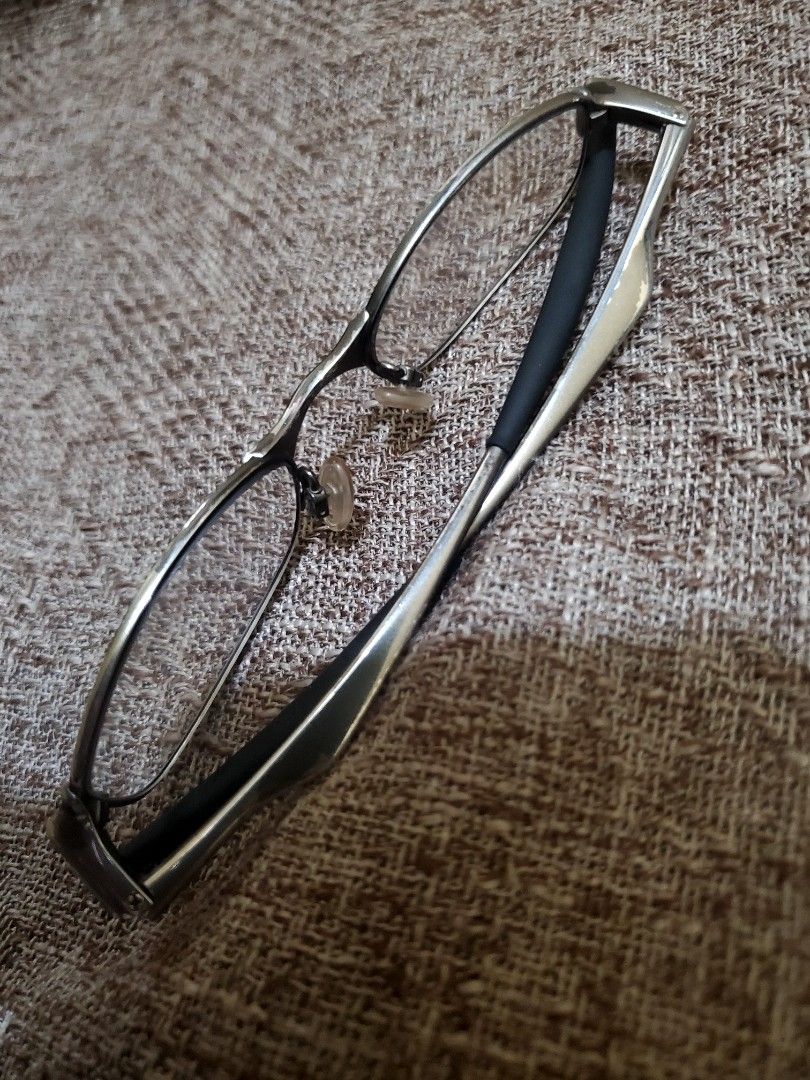 Oakley Chop top 2.0 (Titaniumh) (Category: Sunglasses & Eyewear) located in Makati City. Submitted by thrift_no_limit (Listing ID 1461423466, Image 2). Description: For sale: OG Oakley Chop top 2.0 (Titaniumh) in good condition and no damage Graded lens just replace with you own prescription Meet up loc san andres bukid manila.