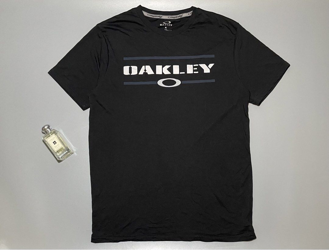 OAKLEY HYDROLIX (Category: Tshirts & Polo Shirts ) located in Cebu City. Submitted by drippinthrift (Listing ID 1461702722, Image 1). Description: OAKLEY HYDROLIX Size Large Widht 20 / Lenght 28 As new No issue Price + Shipping Fee🛒 Cebu City📍 Via J&T / MAXIM🚚.