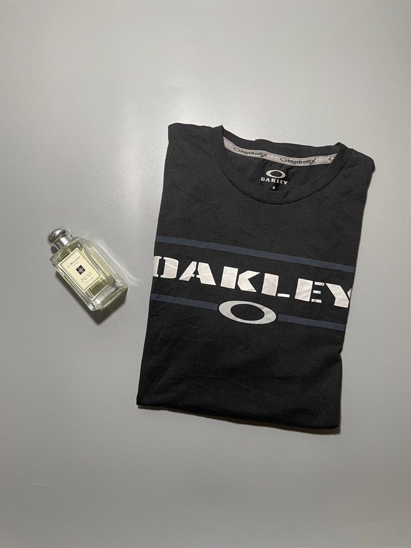OAKLEY HYDROLIX (Category: Tshirts & Polo Shirts ) located in Cebu City. Submitted by drippinthrift (Listing ID 1461702722, Image 3). Description: OAKLEY HYDROLIX Size Large Widht 20 / Lenght 28 As new No issue Price + Shipping Fee🛒 Cebu City📍 Via J&T / MAXIM🚚.