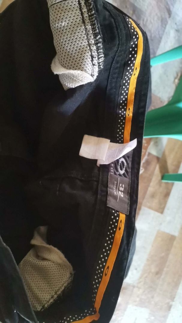 Oakley "Software" Cargo Shorts Size 32 Black (Category: Shorts) located in Bunawan. Submitted by thriftbykel (Listing ID 1461604262, Image 3). Description: - Oakley black shorts - Size 32 - "Software" button detail - Oakley branding on side pocket - Distinctive orange and white stripe along side seam - Multiple pockets for ample storage - Ideal for casual wear.
